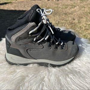Columbia Women's Newton Ridge Plus Mid Waterproof Hiking Boots Size: 7.5